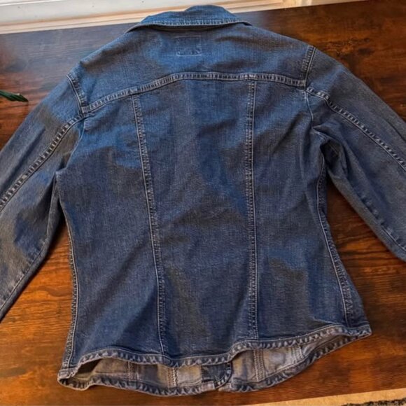 Facconable Women's Classic Faded Blue Denim Jean Jacket - Designed in France - Picture 8 of 10